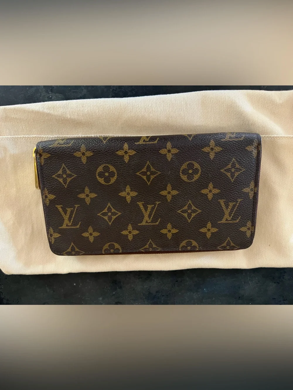 Authentic Louis Vuitton monogram Zippy Wallet